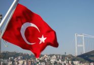 La livre turque plonge après l'arrestation du maire d'Istanbul