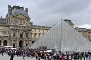 Le vol du Louvre est «une blessure immense» pour la patronne du musée