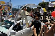 Une papamobile de François convertie en dispensaire pour enfants à Gaza