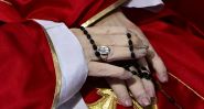 Pourquoi certains bijoux du pape sont-ils détruits après sa mort?