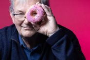 Mort du photographe Martin Parr, observateur ironique de la vie britannique