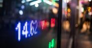 Global Markets 2025: From Soaring Peaks to Sudden Crashes