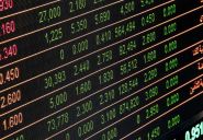Stocks diverge as investors weigh earnings, Trump policies
