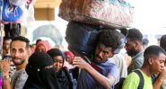 Sudanese Take Free Rides Back Home from Cairo