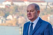 Scholz Says Open to Discussions on Election Date