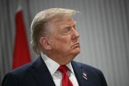 Les États-Unis savent où «se cache» Khamenei mais ne comptent pas le tuer «pour le moment», dit Trump