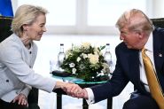 Trump et von der Leyen tentent de conclure un accord commercial UE-USA