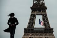 La mairie de Paris veut parer la tour Eiffel de noms de femmes savantes