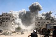 Des Palestiniens fuient Gaza sous les bombardements israéliens