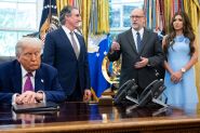 Trump Piles Pain on Democrats Over Us Government Shutdown