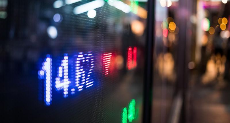 Global Markets 2025: From Soaring Peaks to Sudden Crashes