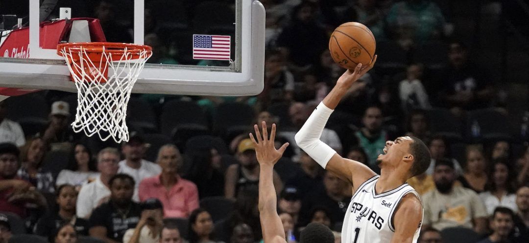 NBA-Best Celtics Rout Wemby's Spurs for Sixth Win In a Row