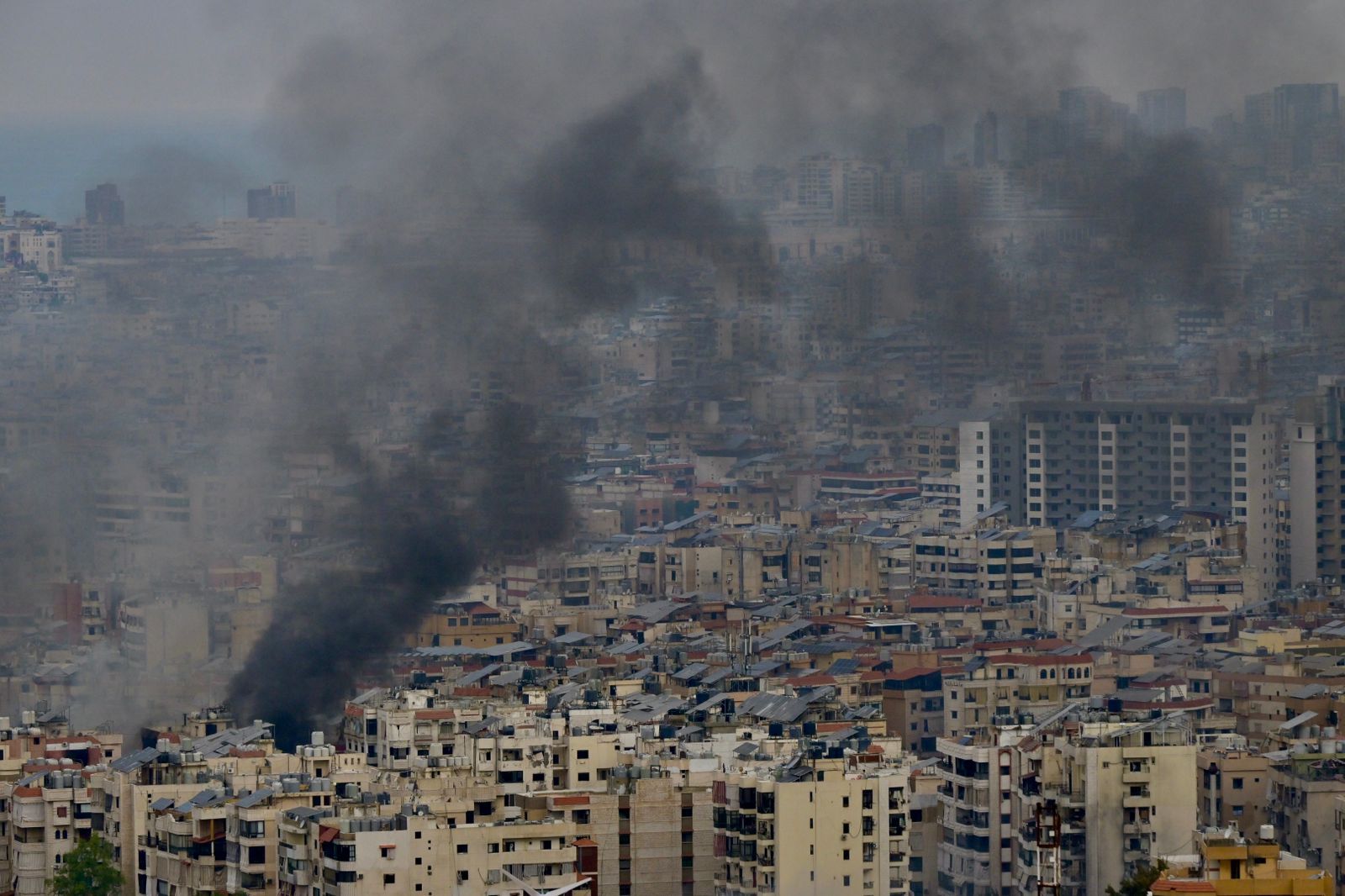 Intense Israeli Airstrikes Shake Southern Lebanon Monday Evening