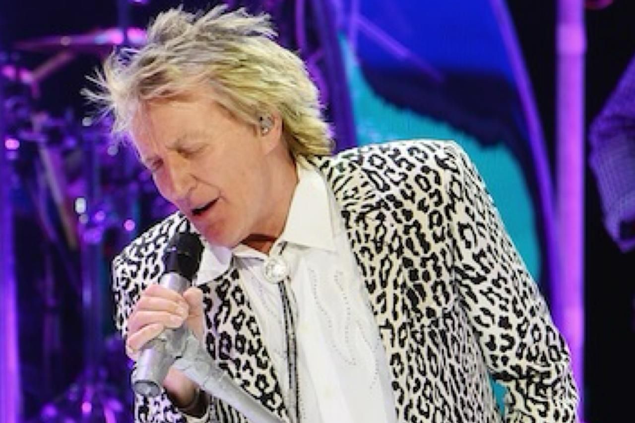 Rod Stewart to Play Glastonbury’s Coveted Legends Slot in 2025