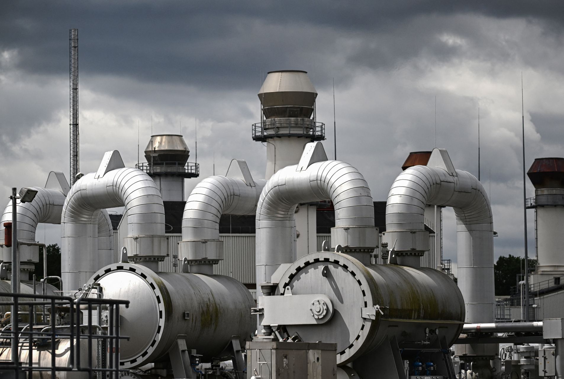 EU Proposes Ending All Russian Gas Imports by 2027