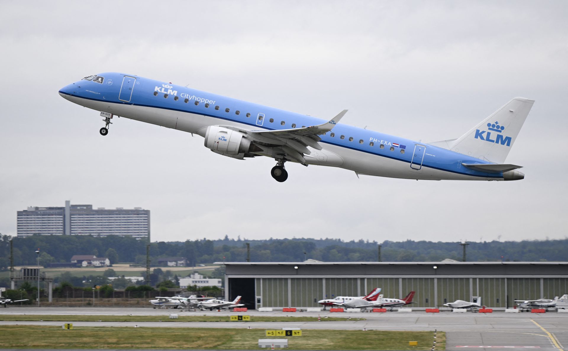 KLM Grounds Seven Boeing 787s