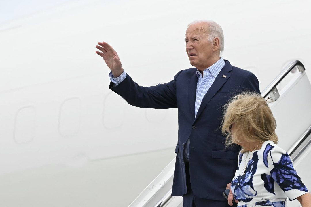 Biden to Meet Democratic Governors, to Assuage Age Concerns