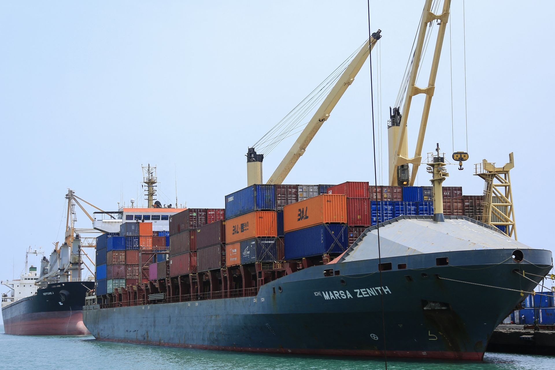 Gunmen and Drones Strike Cargo Ship off Yemen’s Coast Near Hodeida