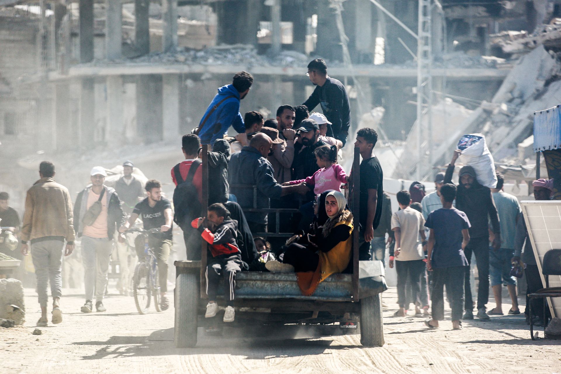 Gaza's Civil Defense Halts Work in North Due to Israeli Threats