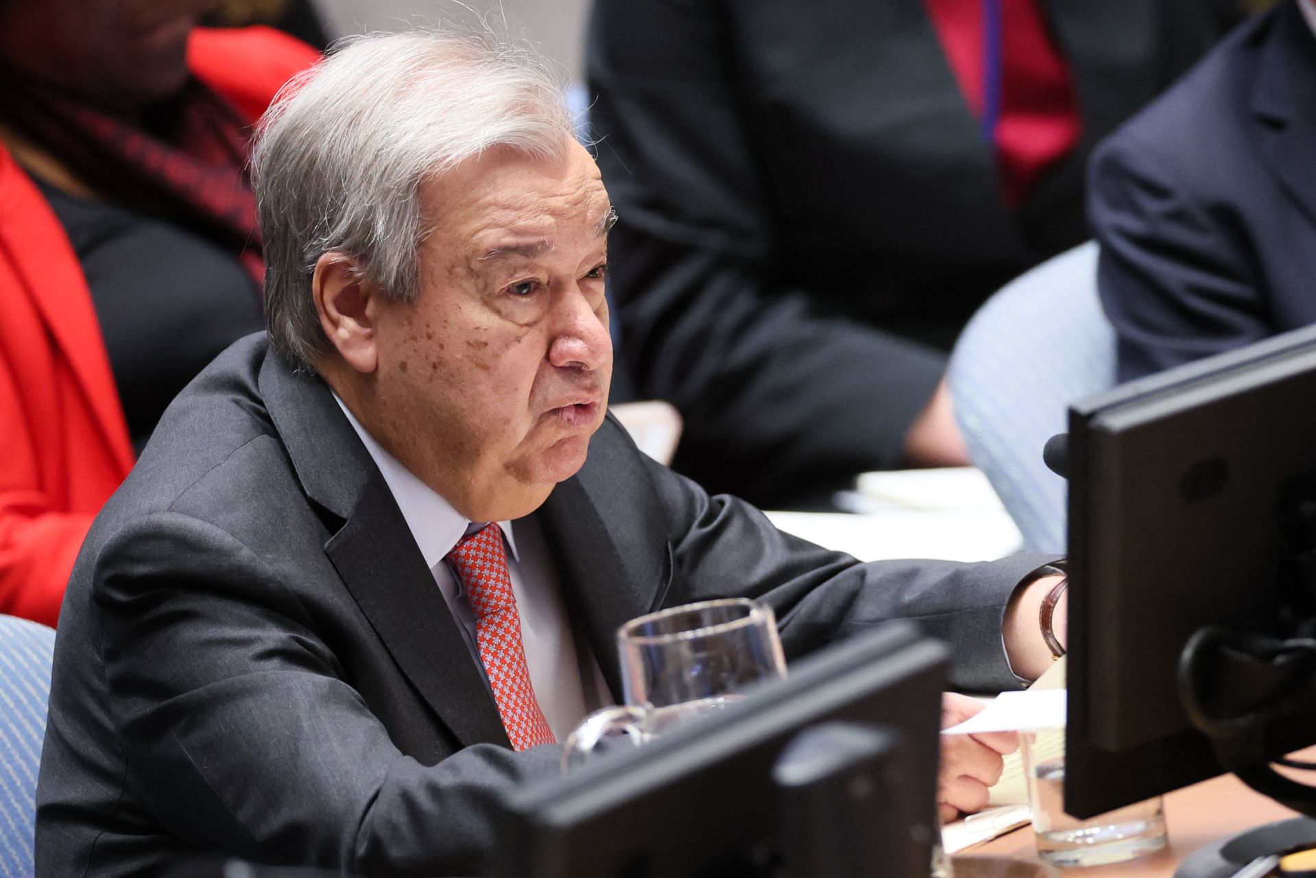 UN Chief Sees 'Flame of Hope' in Syria, Calls for End to Israel Strikes