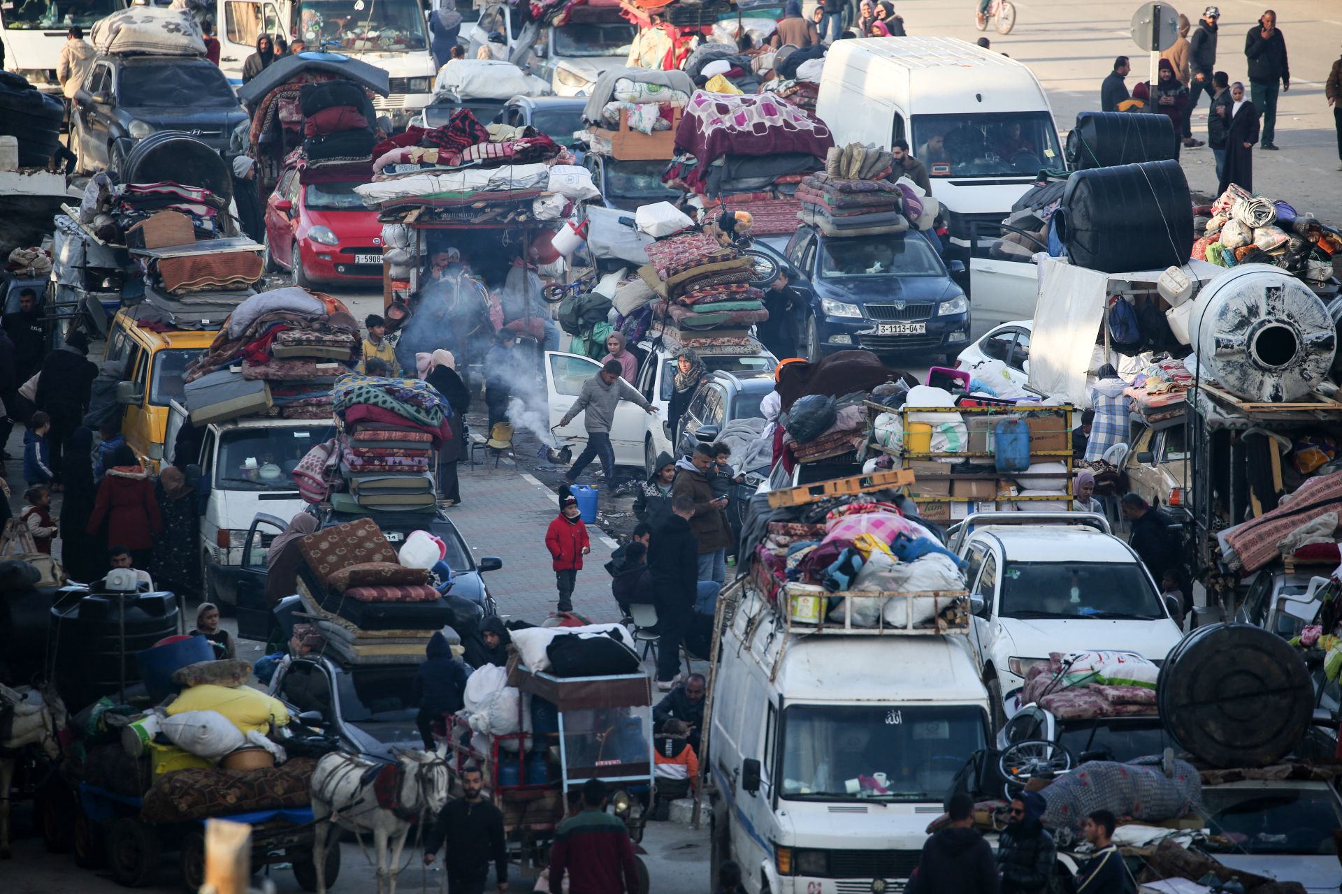 Gaza Officials say Tens of Thousands Blocked from Reaching North at Israeli Barrier 