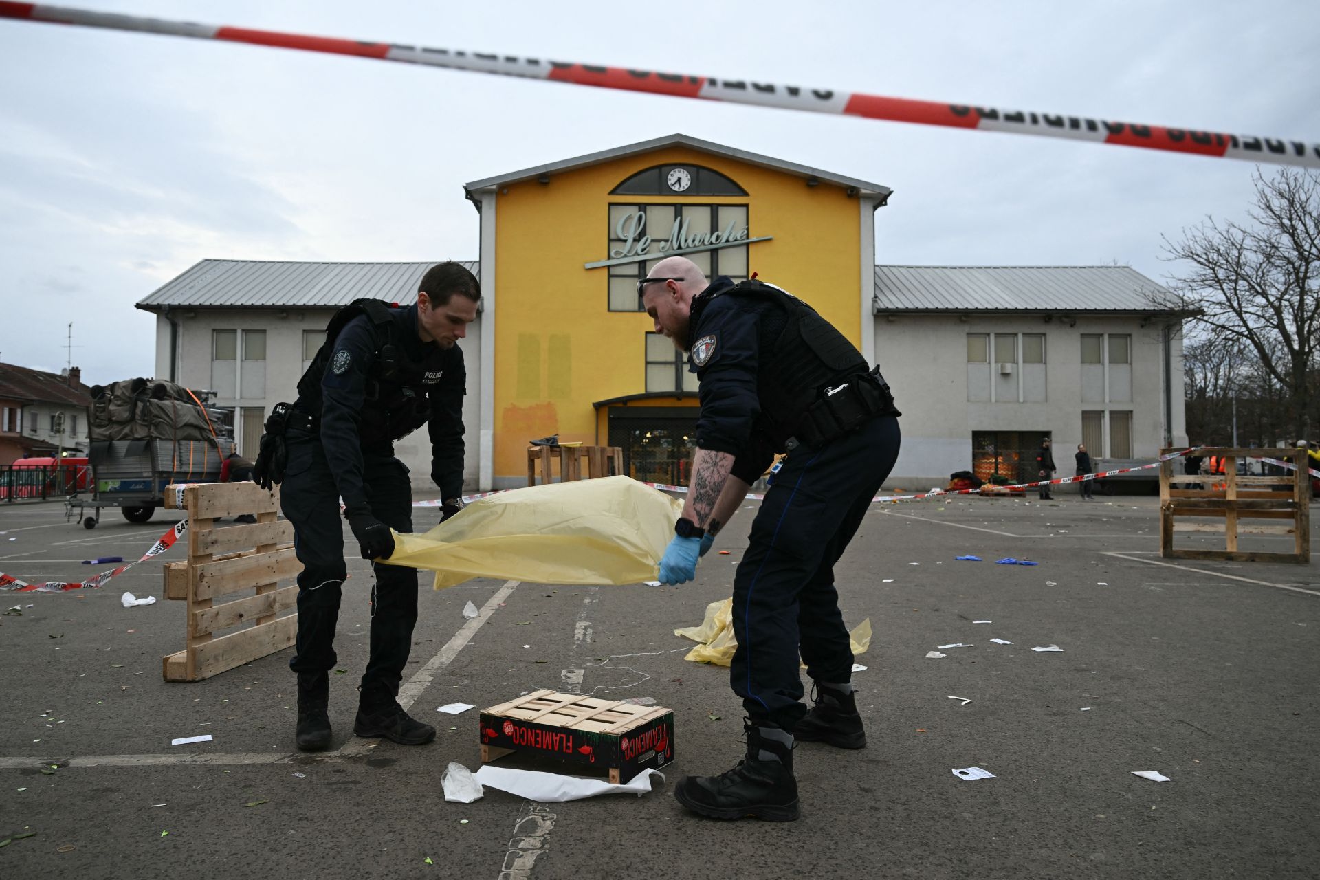 One Dead, Several Police Wounded in 'Islamist' Knife Attack in France