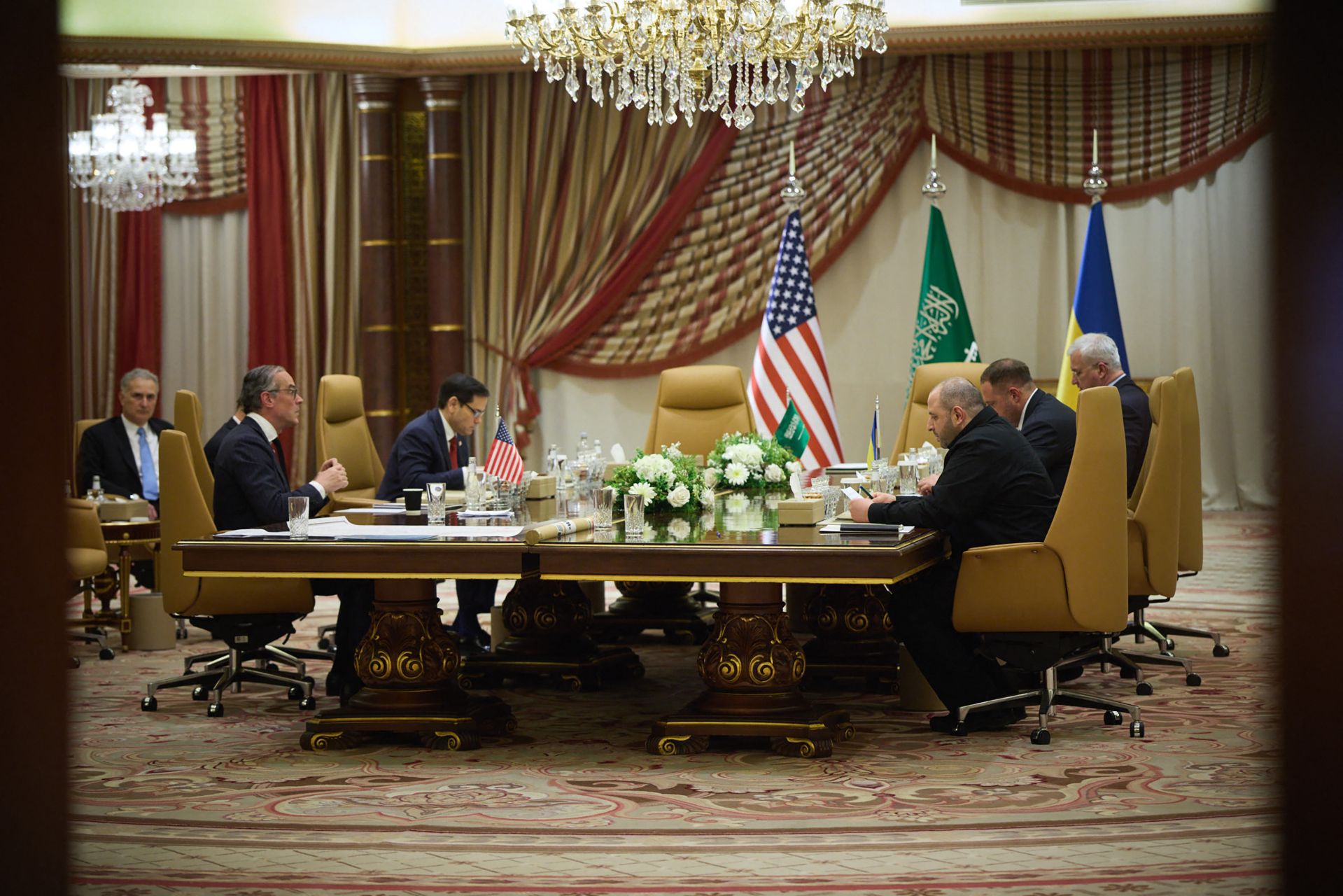 US-Ukraine Talks in Saudi Underway, as Kremlin Warns of 'Difficult Negotiations'