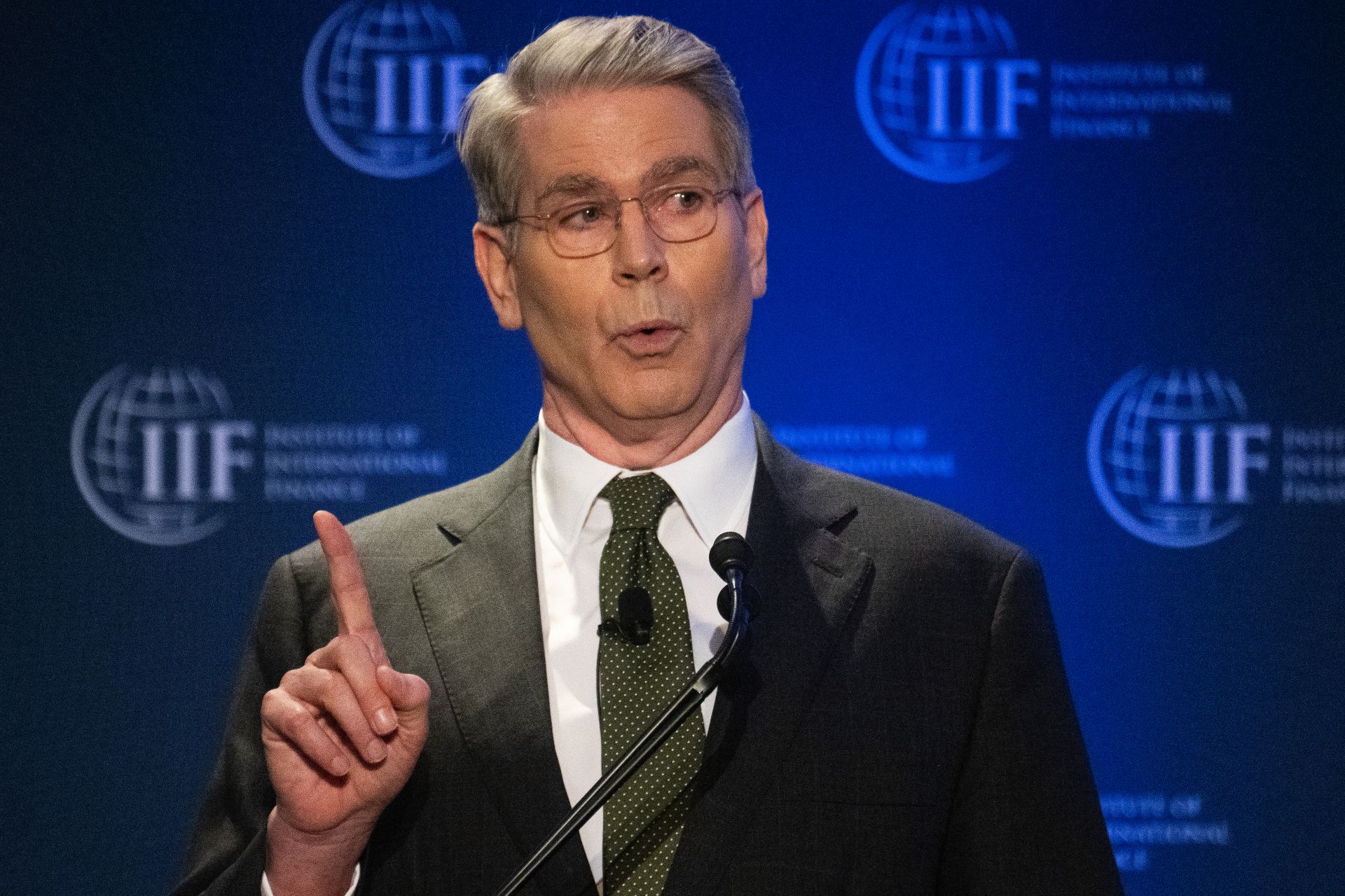 U.S. Hits Iran With New Sanctions, Warns Against Hormuz ‘Fees’ 