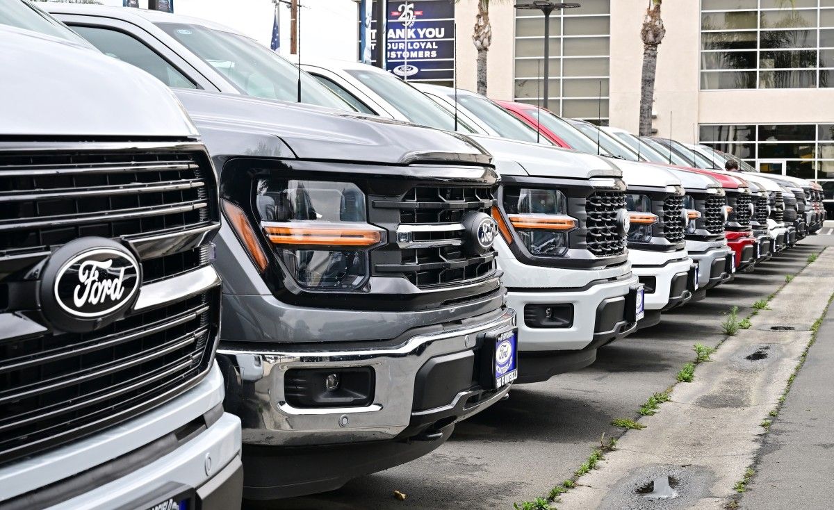 Ford Sees $1.5 Bn Tariff Hit This Year, Suspends 2025 Forecast