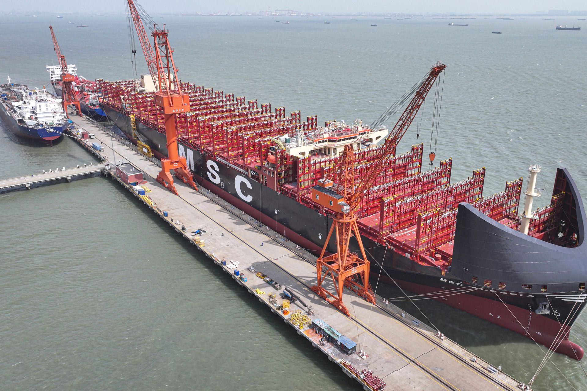 US and China Meet in Bid to 'De-escalate' Trade War