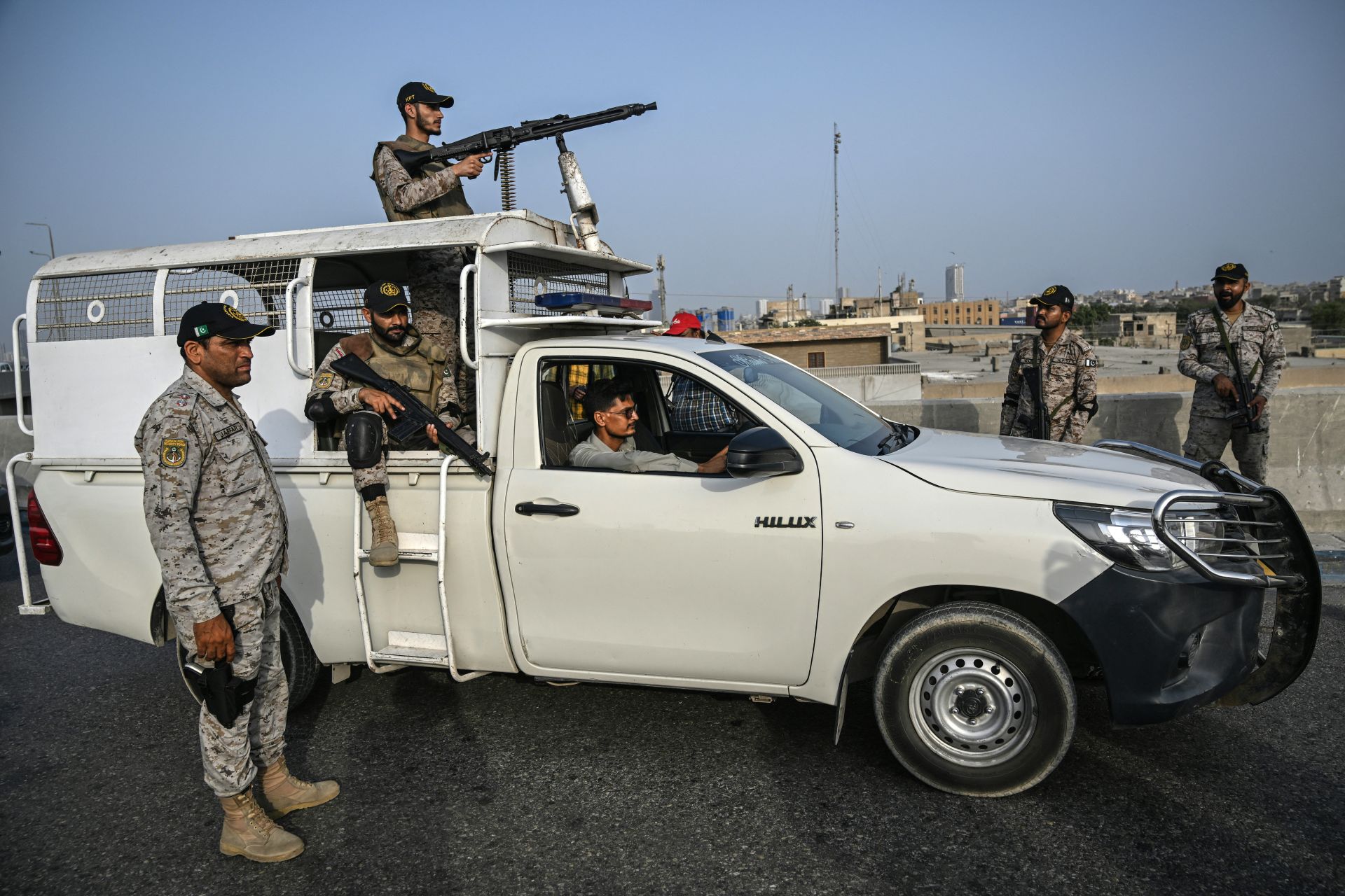 India, Pakistan Launch Multiple Attacks as US Warns against 'Miscalculation'