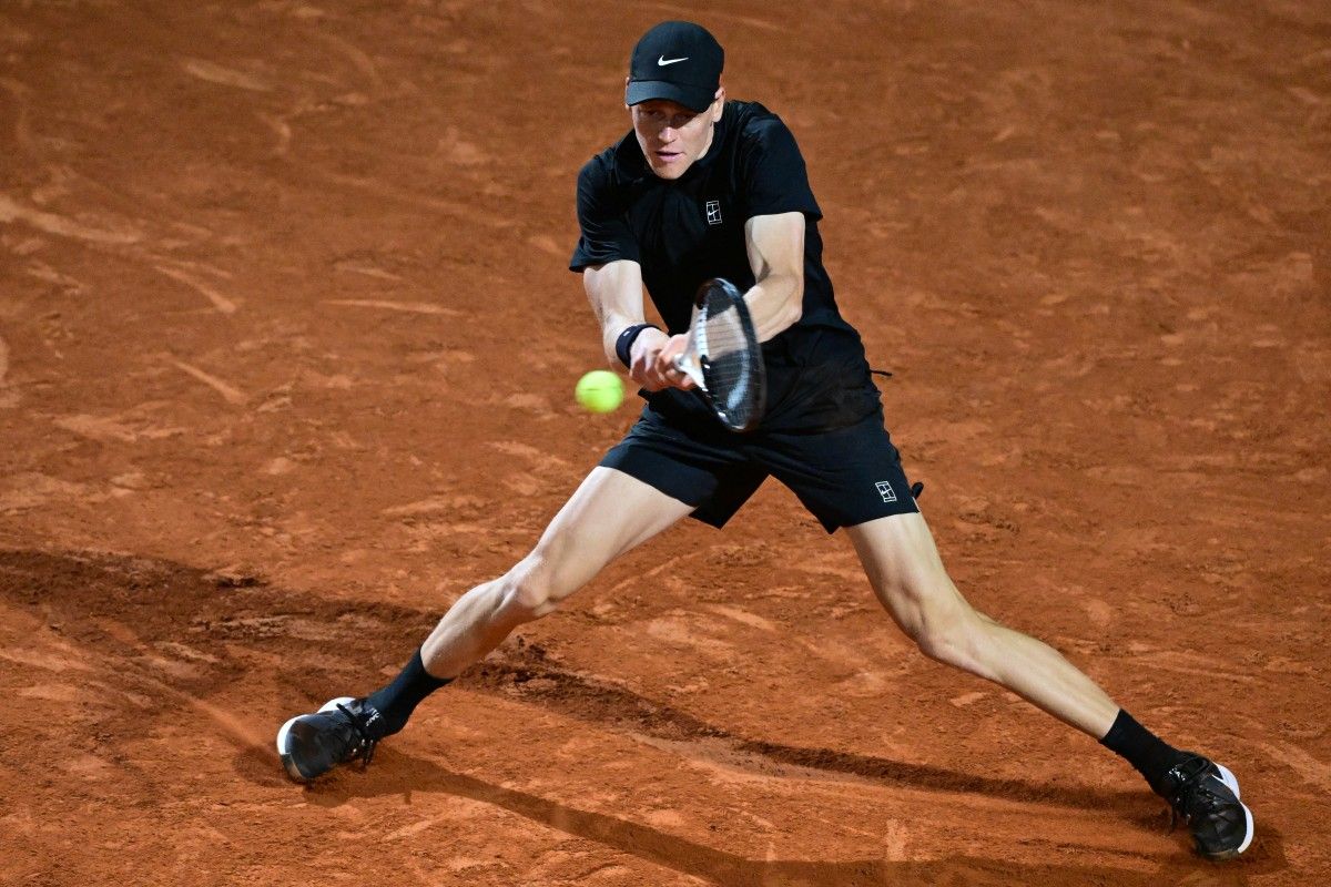 Sinner Moves Through Gears to Reach Italian Open Quarters
