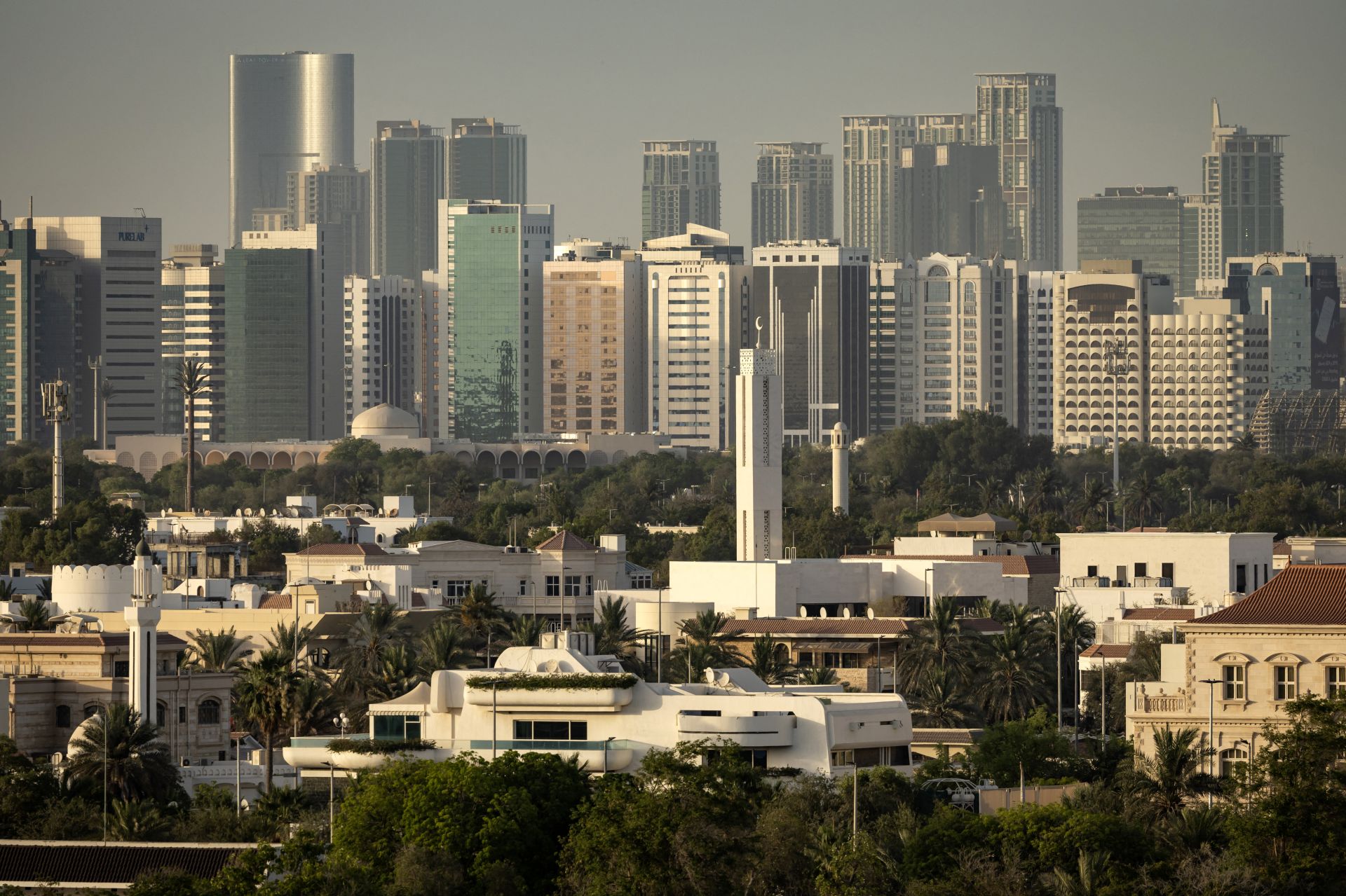 UAE Records Historic May Temperature of 50.4°C