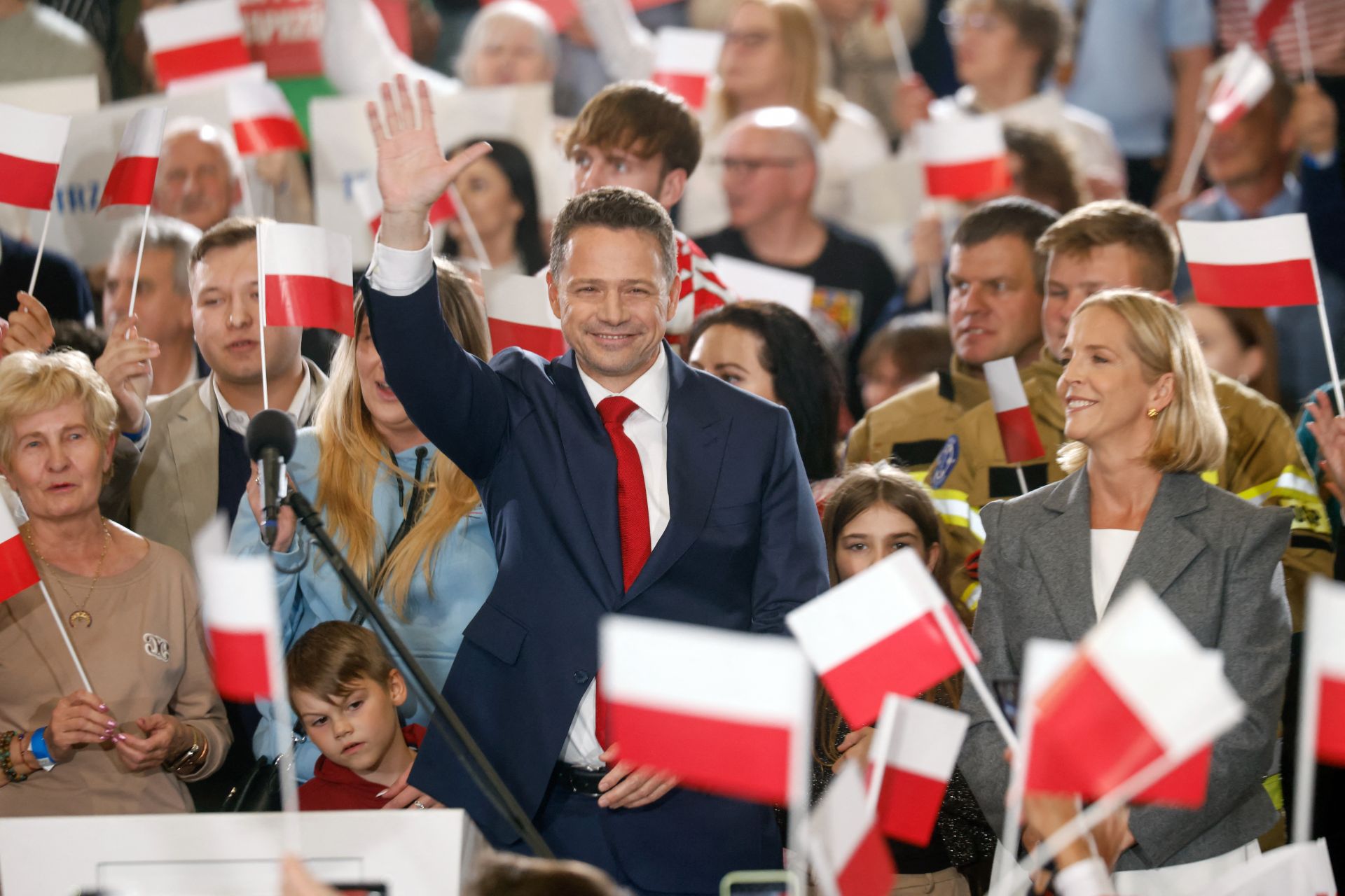 Pro-EU Mayor Faces Nationalist Historian For Polish Presidential Runoff