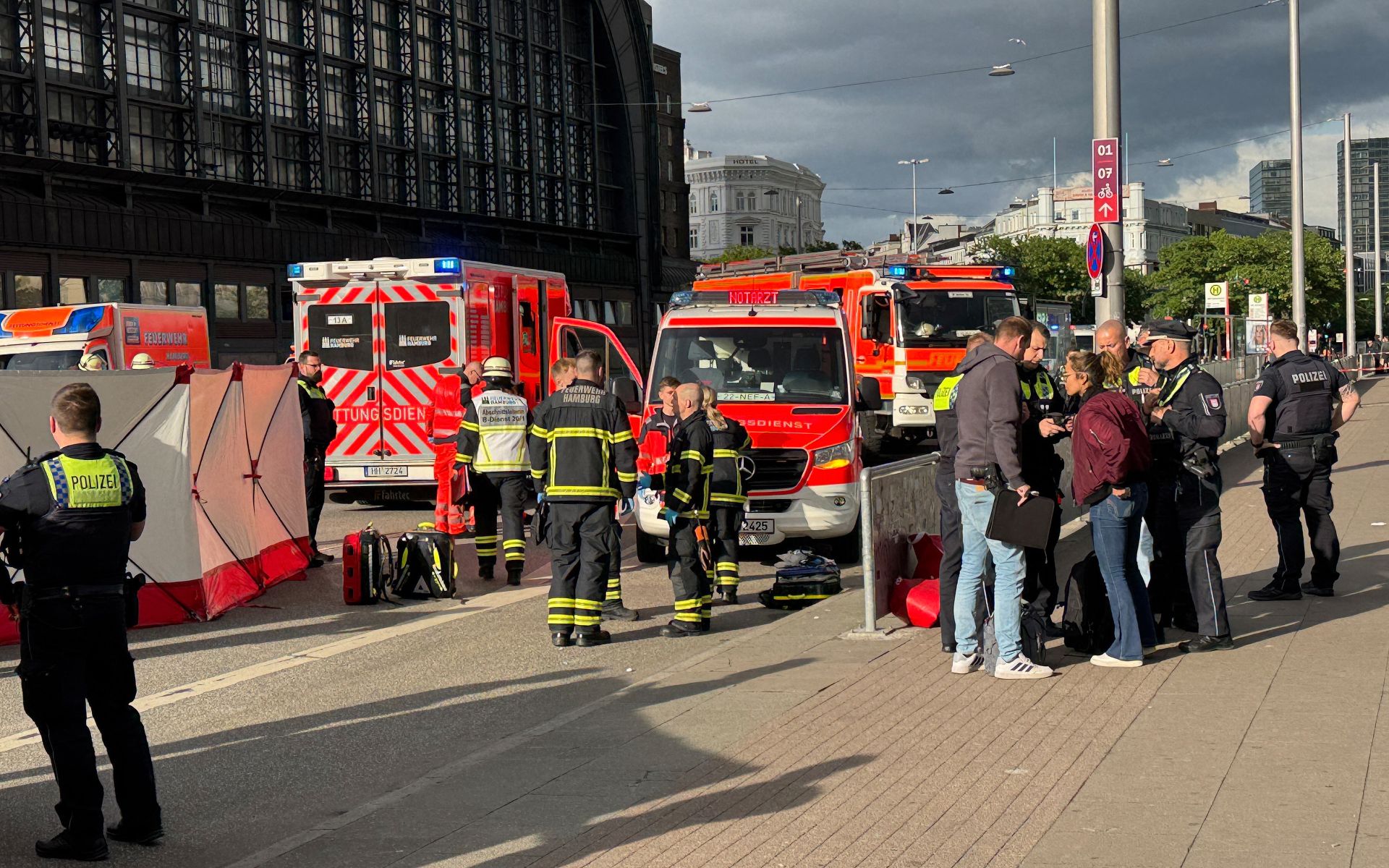 Knife Attack at Hamburg Central Station Injures 12, Several Critically