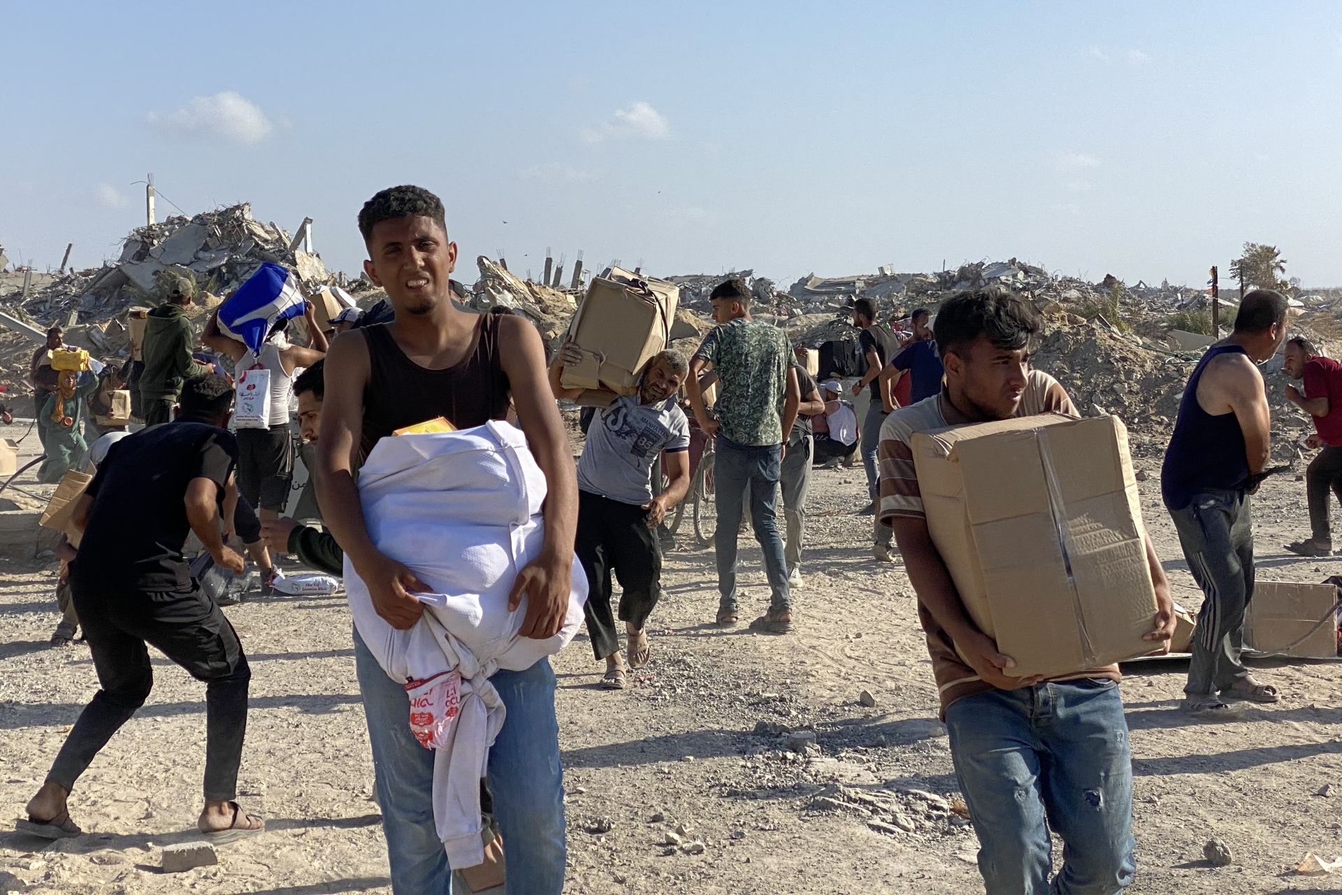 Thousands Rush into New Aid Distribution Center in South Gaza