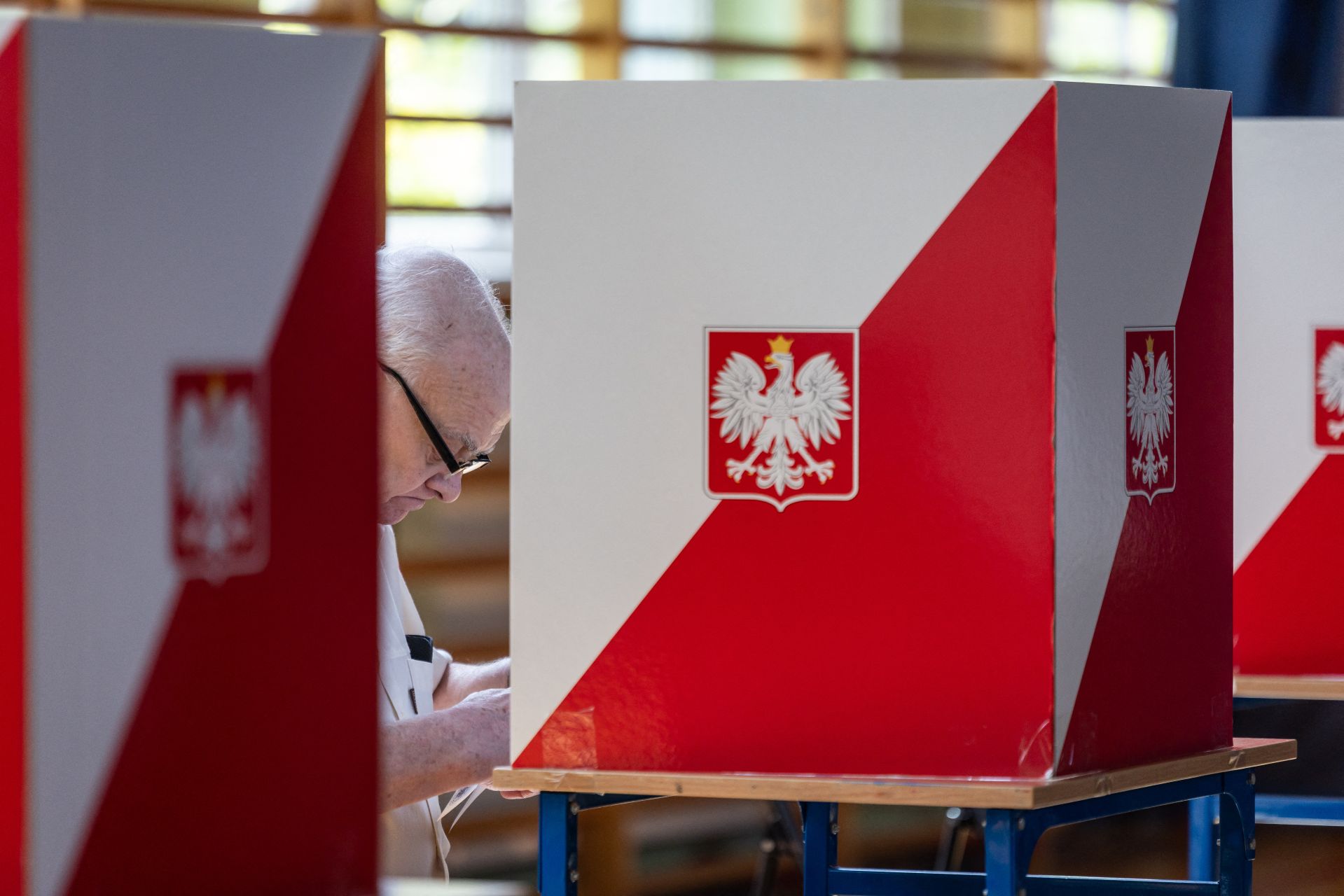 Poland Holds Tight Vote with EU Role at Stake