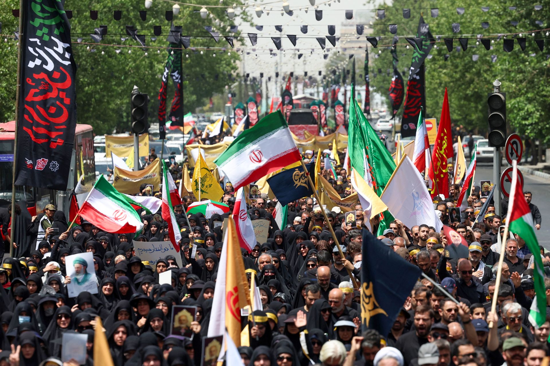 Two Iranian Soldiers Killed While Defusing Explosives Left Behind by Israeli Strikes