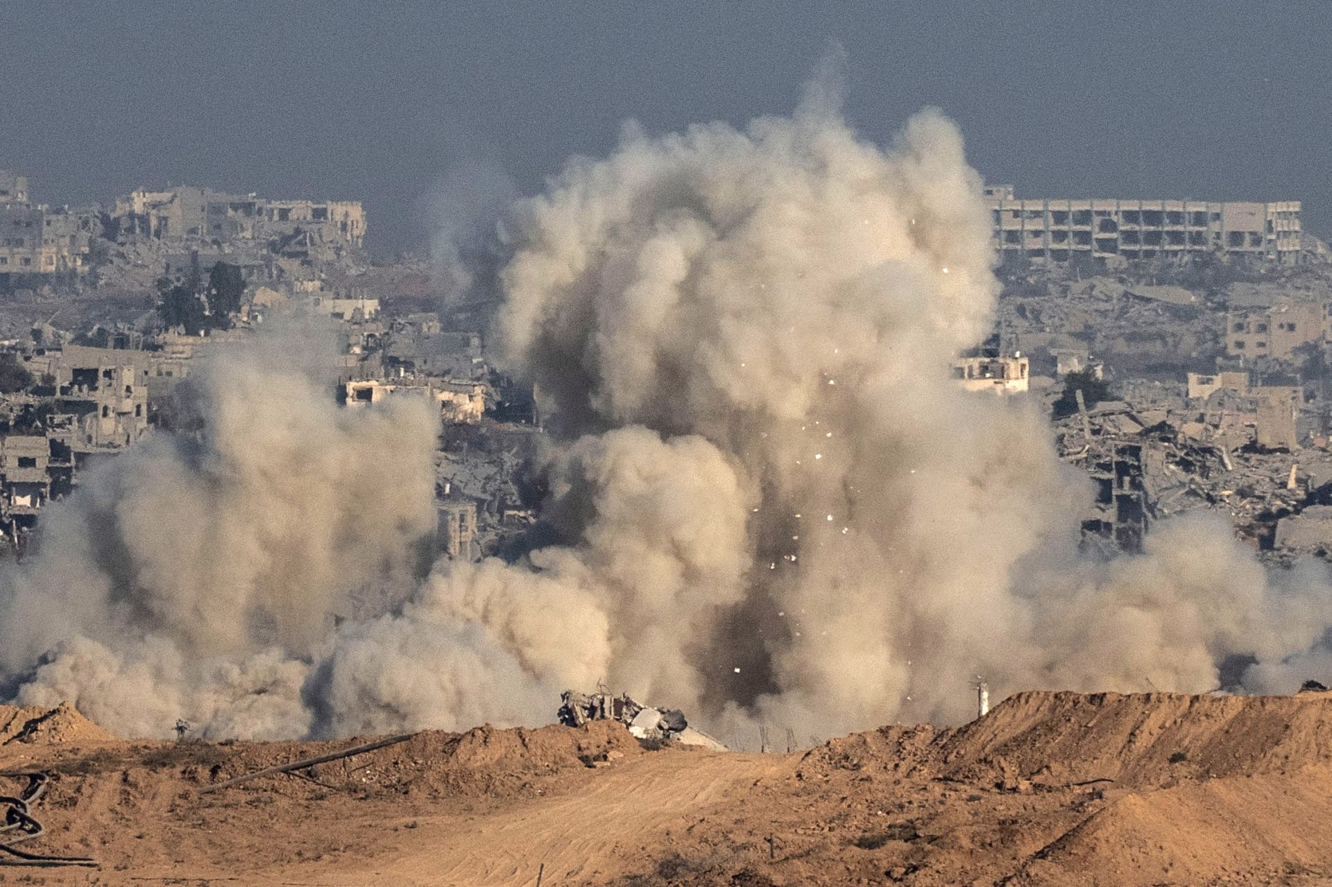 Israel and Hamas Resume Indirect Talks in Doha as Netanyahu Heads to Washington