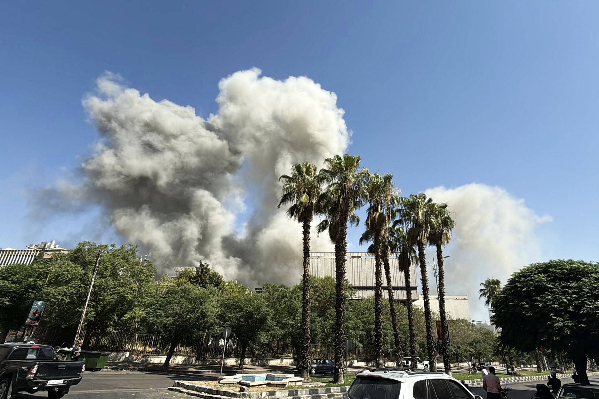 Syria: Israeli Strikes Hit Presidential Palace and Syrian Army HQ in Damascus
