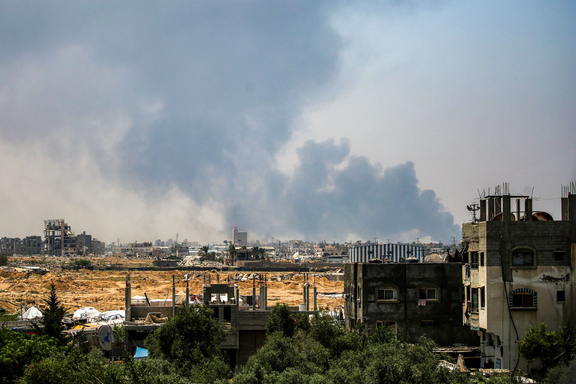 Gaza Civil Defense, Witnesses Report Israeli Shelling in Deir el-Balah