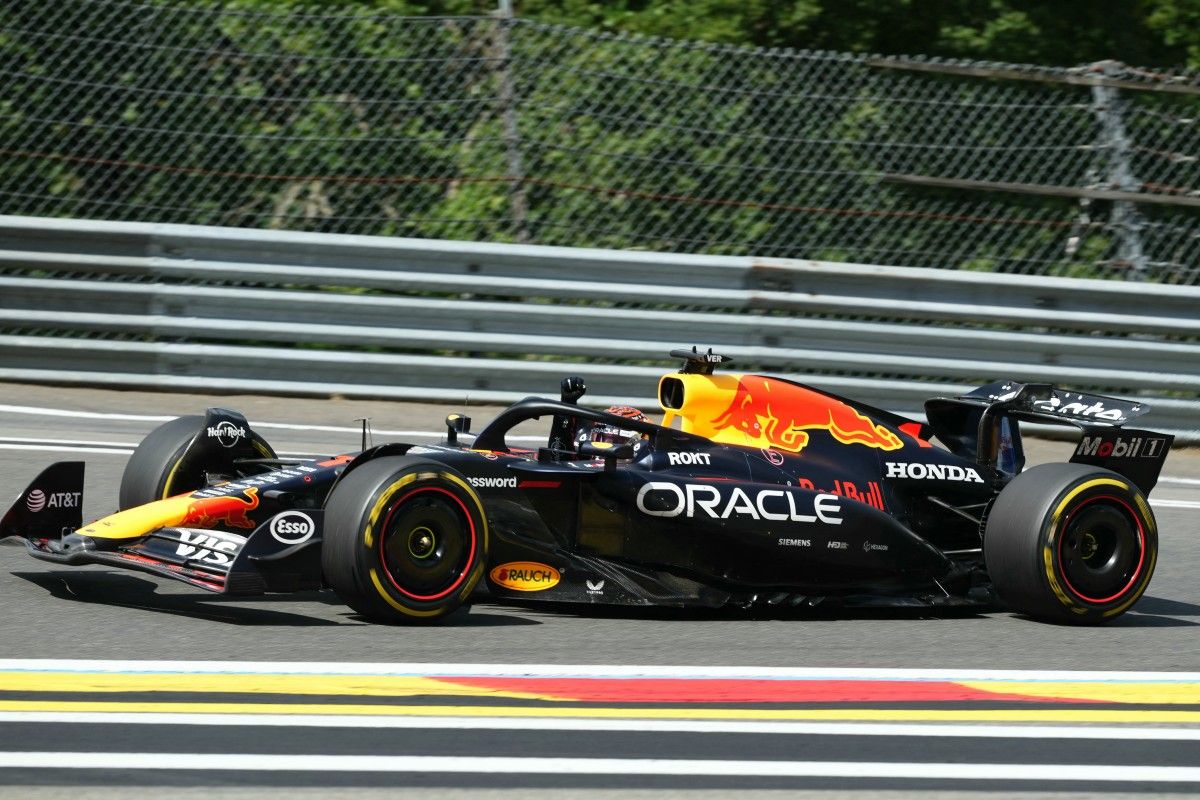 Verstappen Quells Speculation by Committing to Red Bull for 2026
