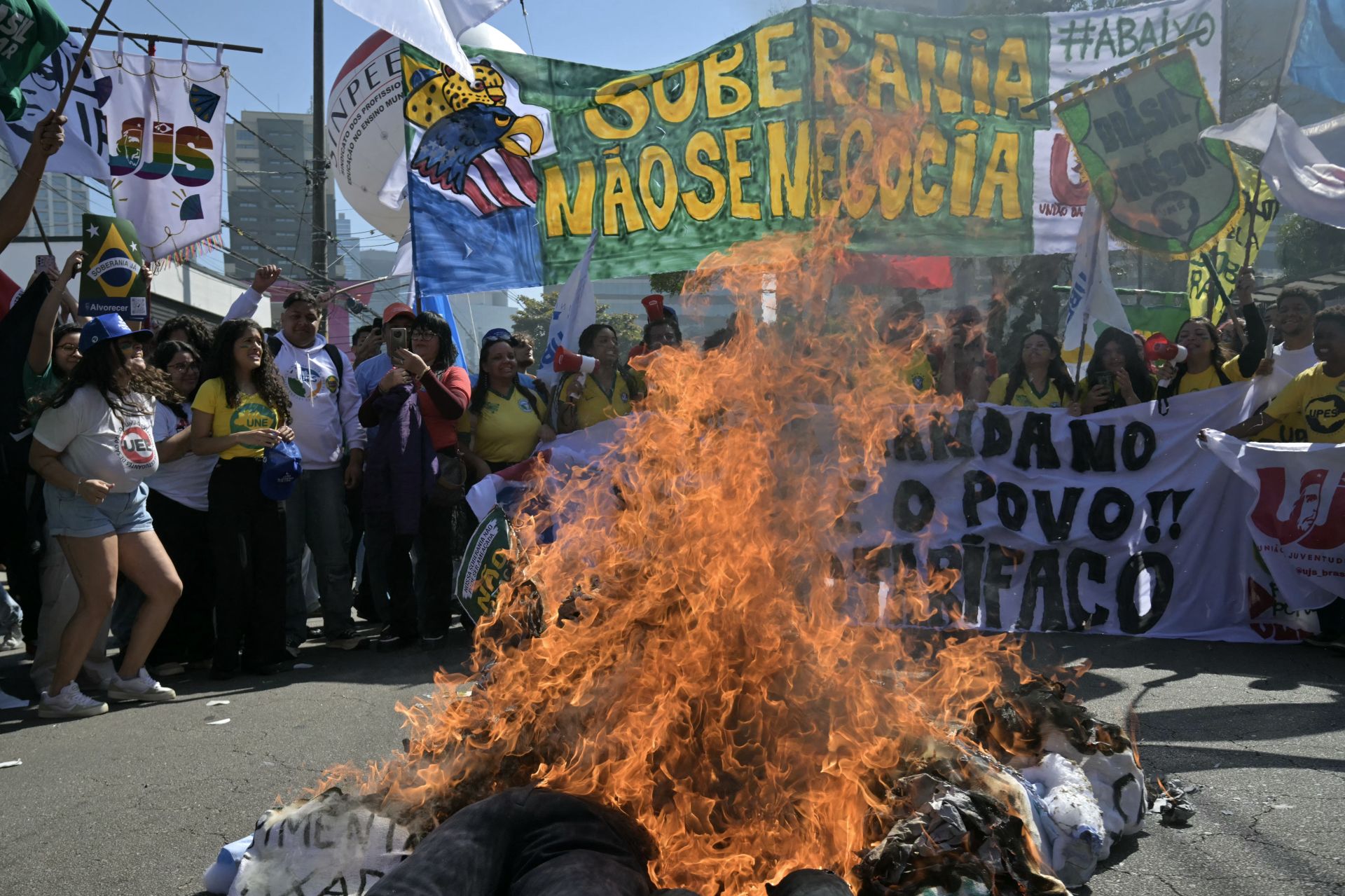 Bolsonaro Backers Rally to Praise Trump for Brazil Pressure