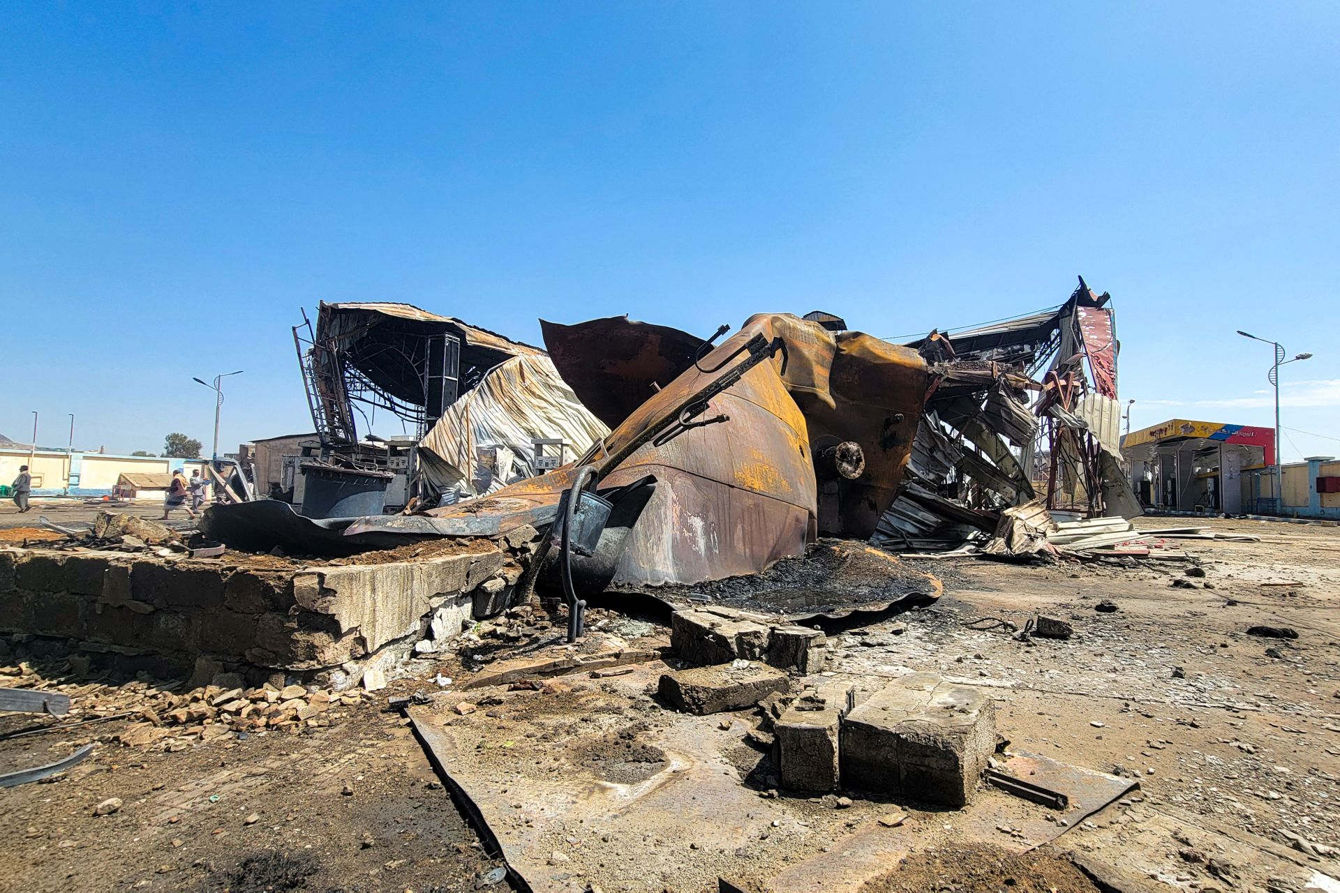 Israeli Strikes in Yemen: Ten Dead in Updated Toll