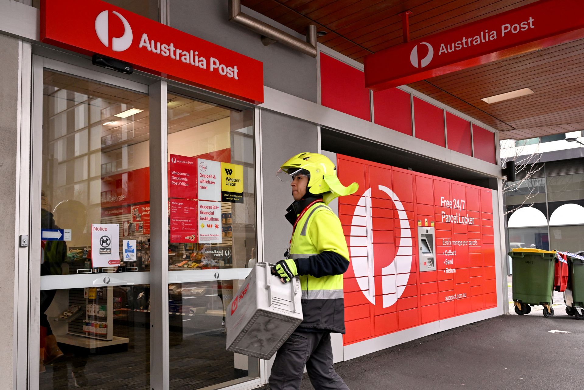 25 Countries Suspend Postal Services to US over Tariffs