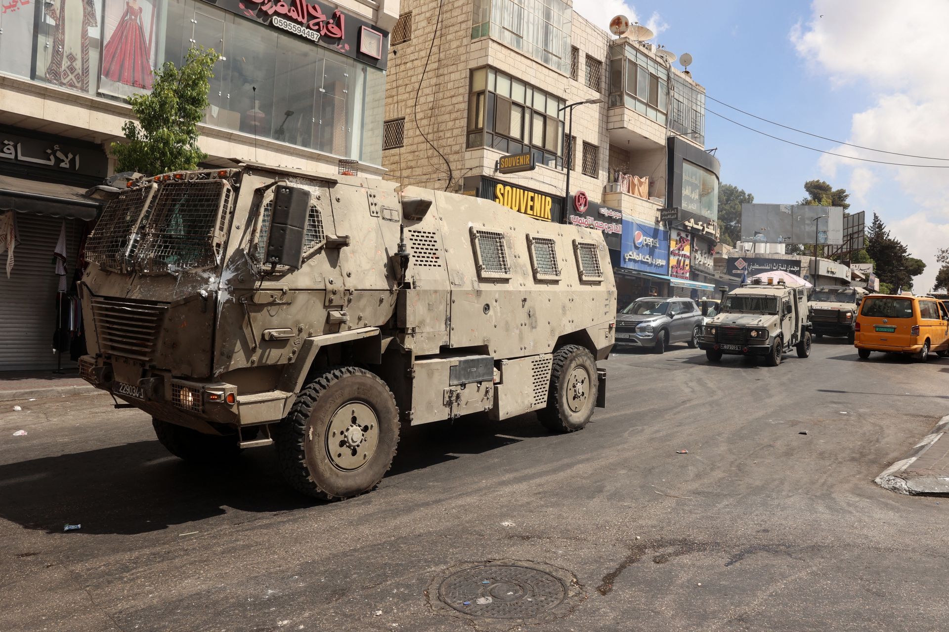 Israel Raid Wounds 14 in West Bank's Ramallah: Red Crescent