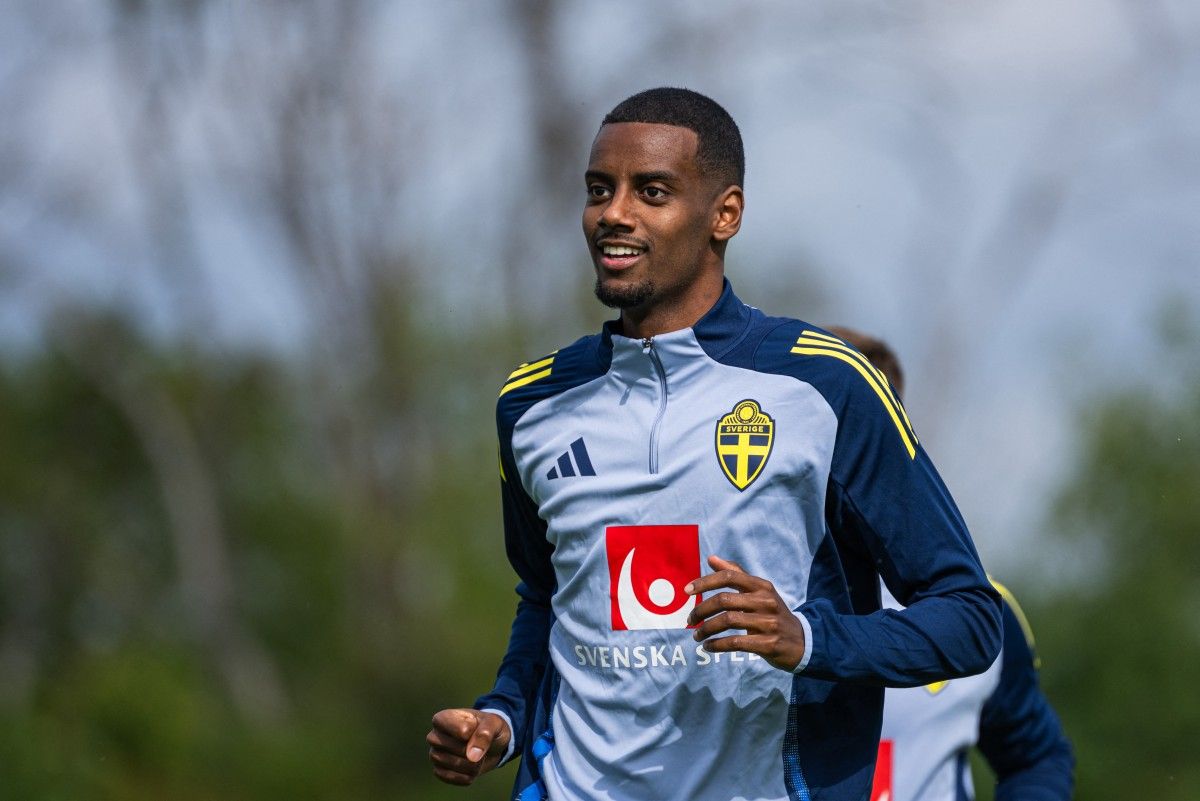 Isak Says “Whole Picture” of Liverpool Move Will Become Clear