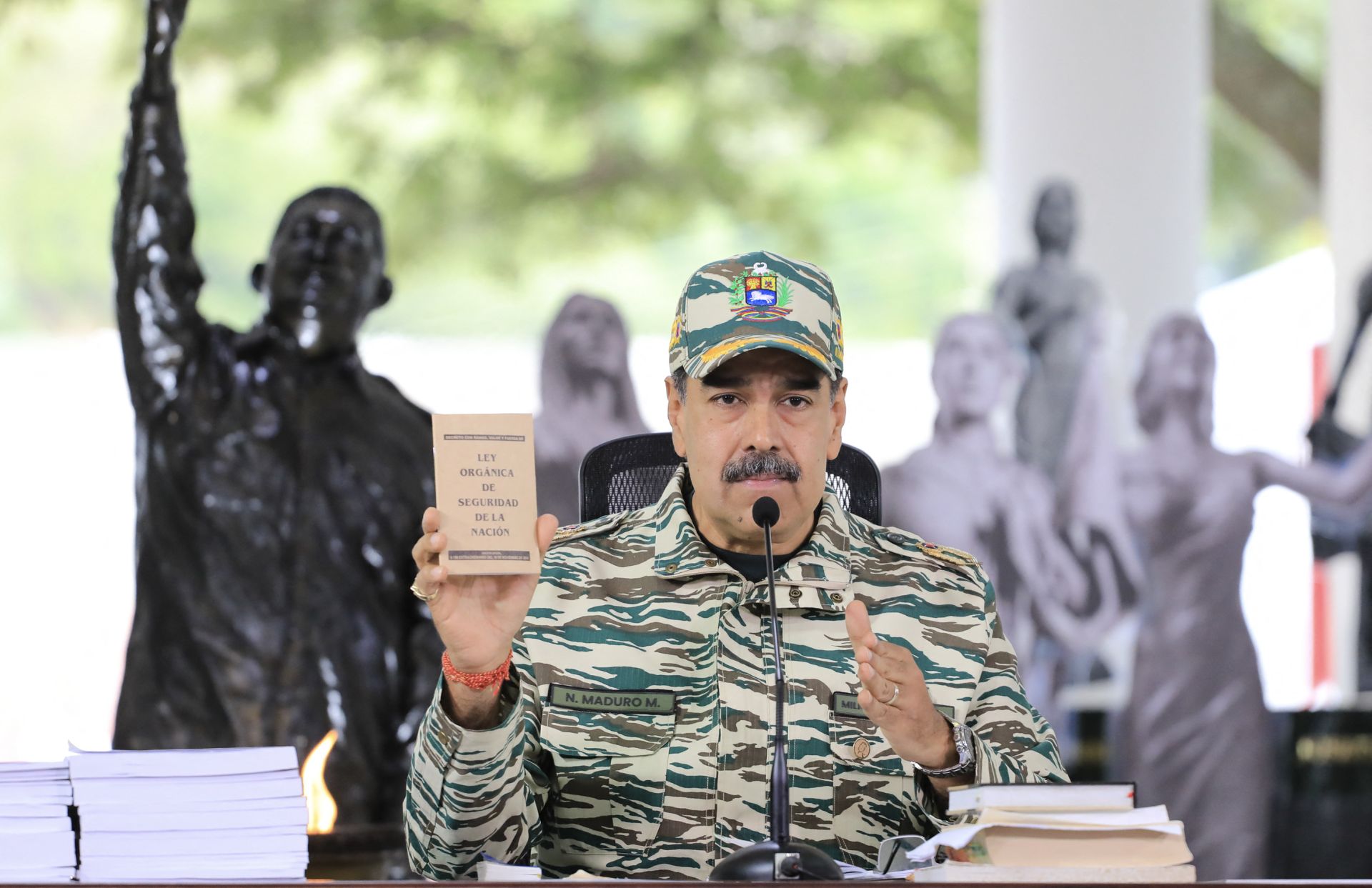 Maduro Deploys 25,000 Troops to Venezuela Borders