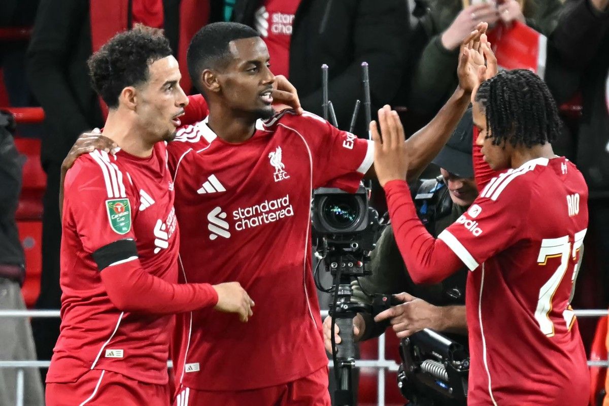 Isak Scores First Liverpool Goal In League Cup Win, Chelsea Survive Scare