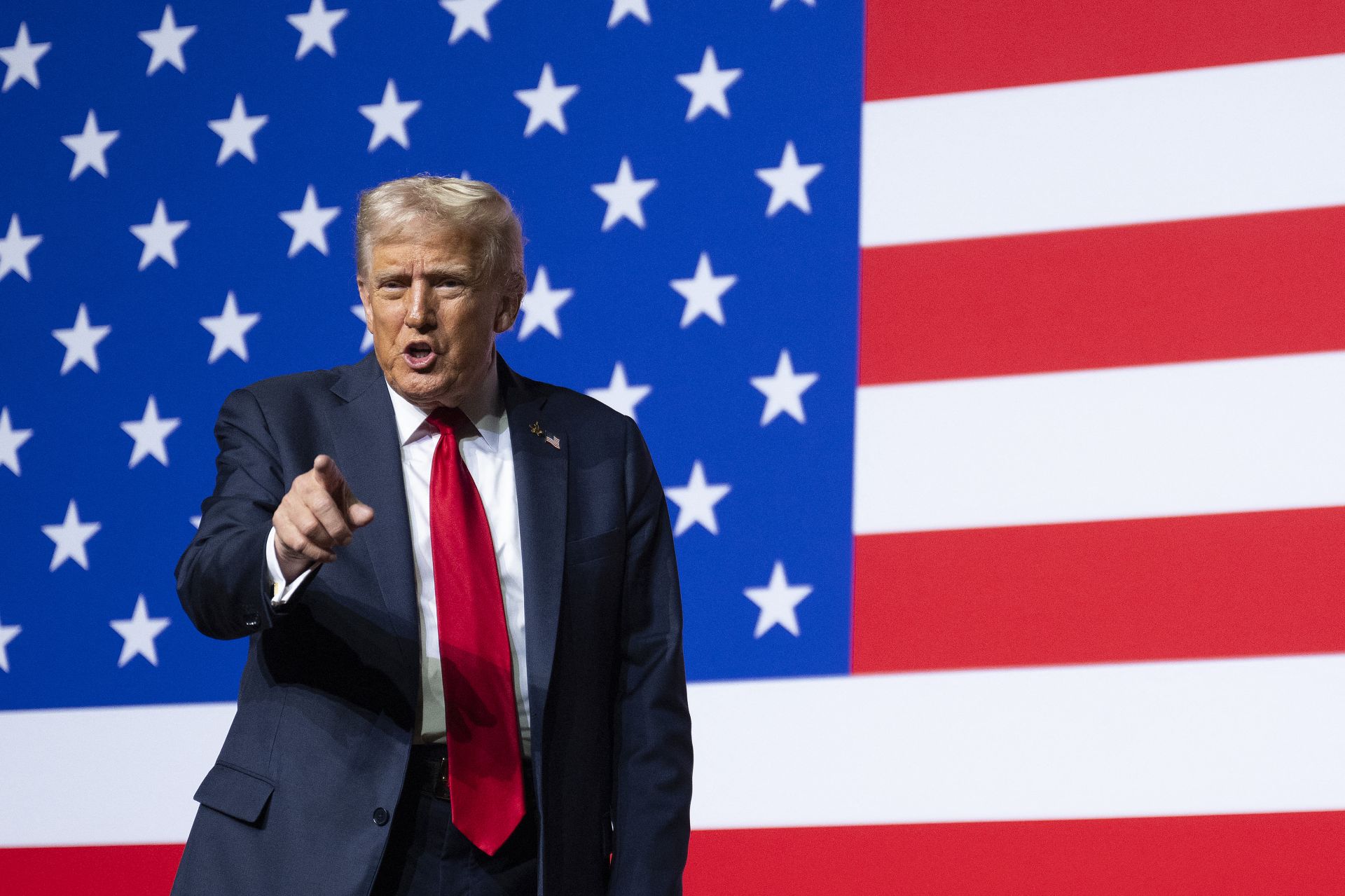 Trump Threatens Hamas with ‘Complete Obliteration’ If It Refuses to Relinquish Gaza